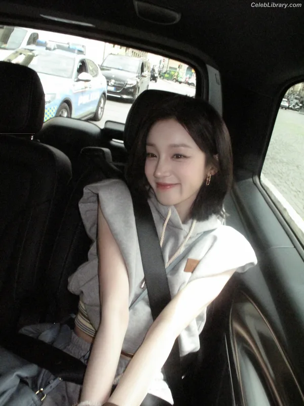 YUQI (Song Yuqi) i-dle (G)I-DLE photo 15 of 554