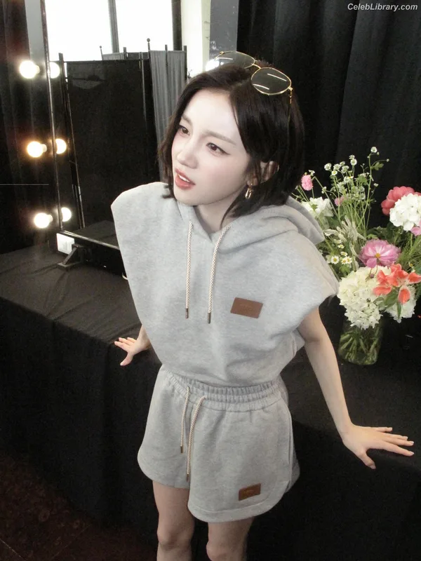 YUQI (Song Yuqi) i-dle (G)I-DLE photo 16 of 554