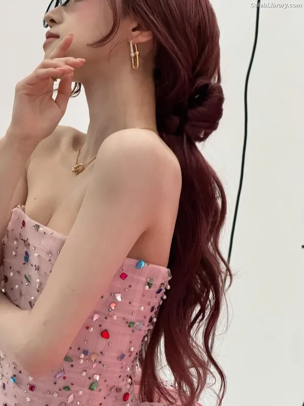 YUQI (Song Yuqi) i-dle (G)I-DLE photo 21 of 554