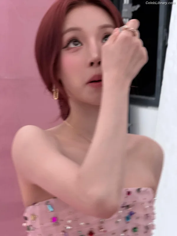 YUQI (Song Yuqi) i-dle (G)I-DLE photo 22 of 554