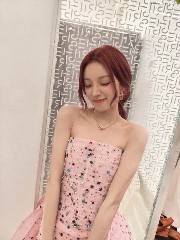 YUQI (Song Yuqi) i-dle (G)I-DLE photo 23 of 554