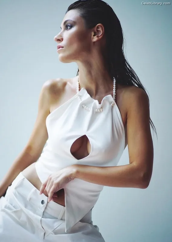 Yusra Geyik photo 20 of 54