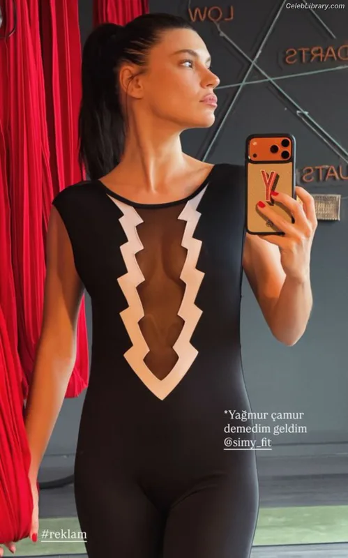Yusra Geyik photo 4 of 54