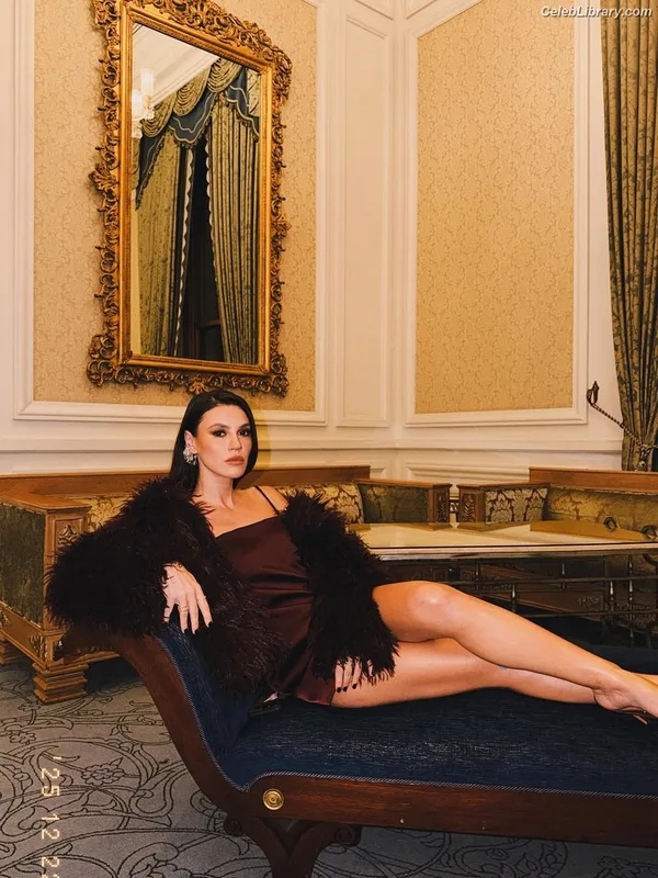Yusra Geyik photo 5 of 54
