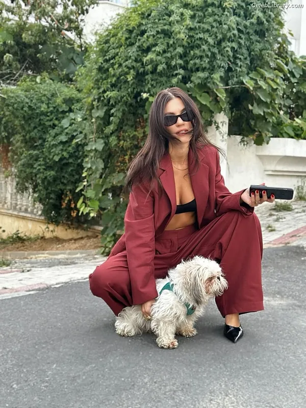Yusra Geyik photo 6 of 54