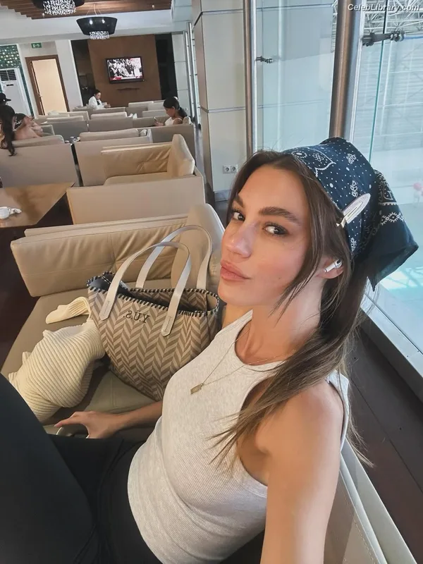 Yusra Geyik photo 12 of 54