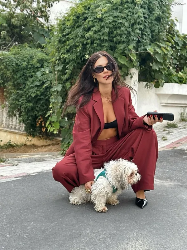 Yusra Geyik photo 20 of 54