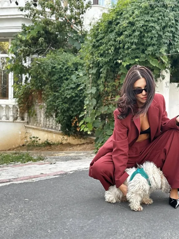 Yusra Geyik photo 22 of 54