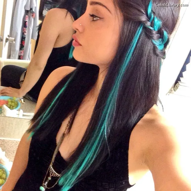 Yvette Monreal photo 4 of 106