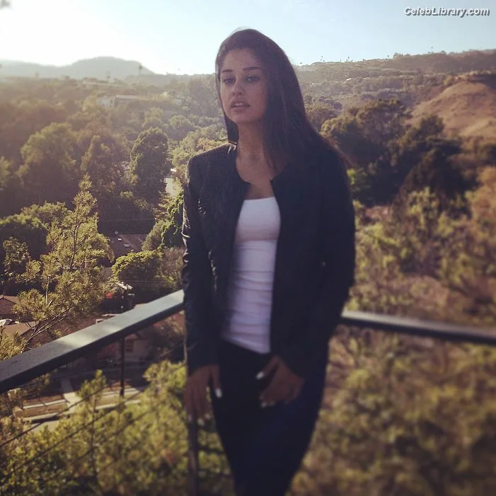 Yvette Monreal photo 17 of 106