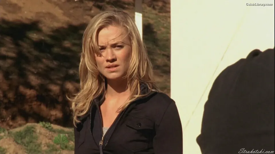 Yvonne Strahovski photo 24 of 410