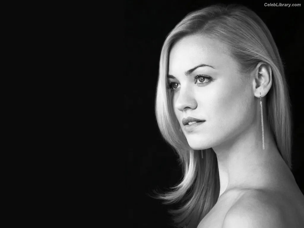 Yvonne Strahovski photo 6 of 410