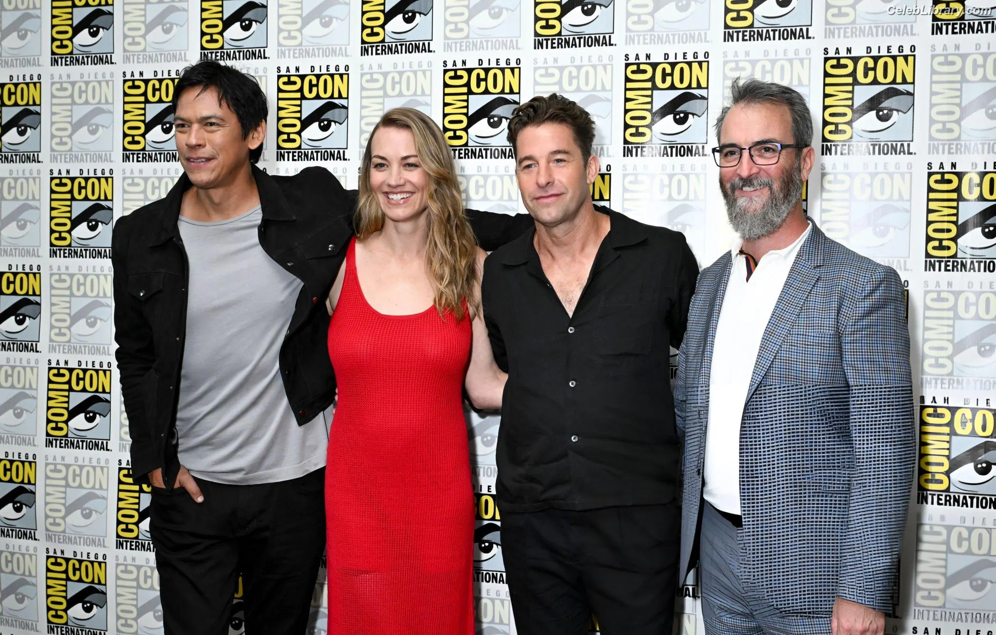 Yvonne Strahovski photo 16 of 410