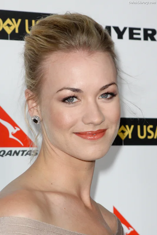 Yvonne Strahovski photo 5 of 408