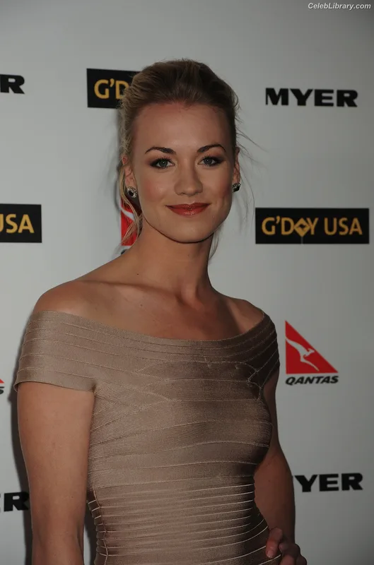Yvonne Strahovski photo 8 of 408