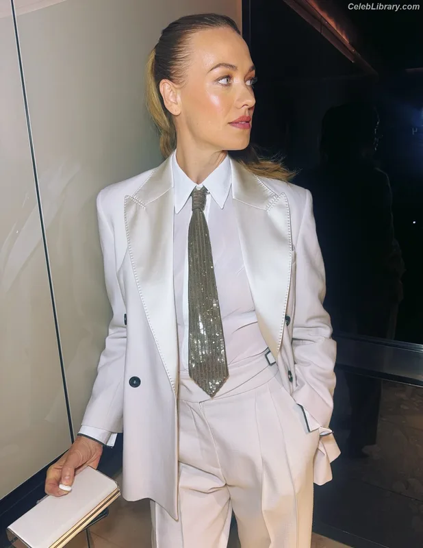Yvonne Strahovski photo 4 of 408
