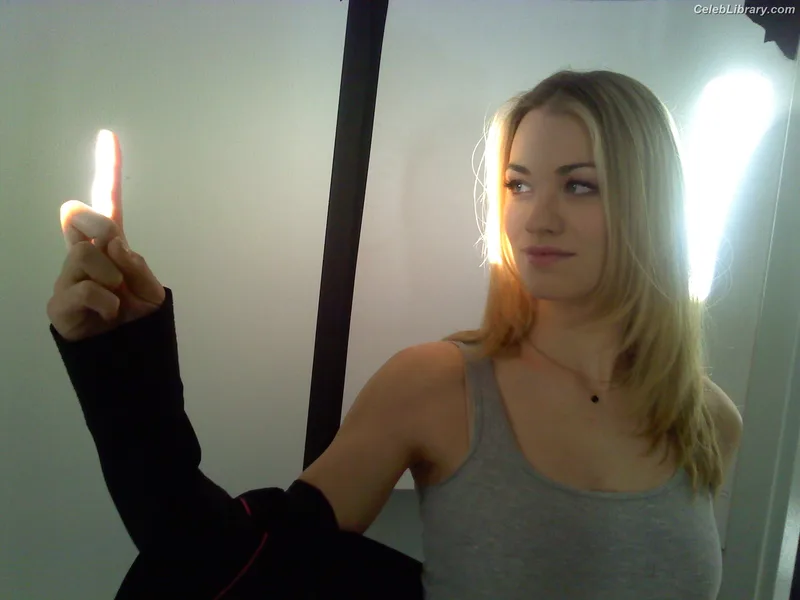 Yvonne Strahovski photo 6 of 408