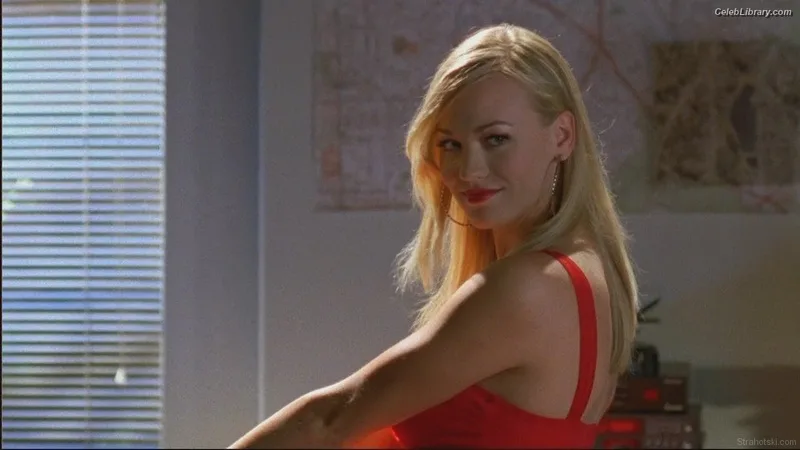 Yvonne Strahovski photo 17 of 408