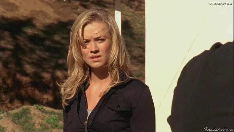 Yvonne Strahovski photo 23 of 408
