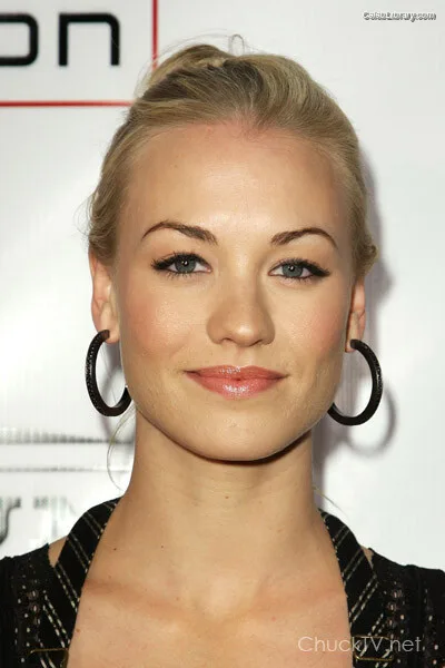Yvonne Strahovski photo 2 of 408