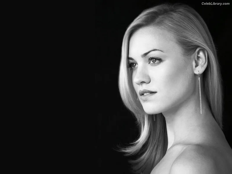 Yvonne Strahovski photo 4 of 408