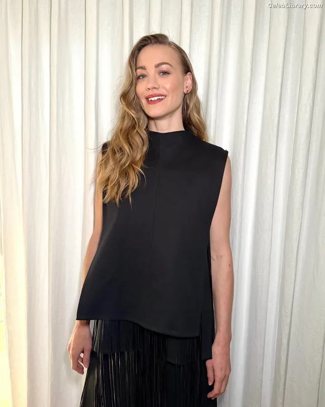Yvonne Strahovski photo 14 of 408