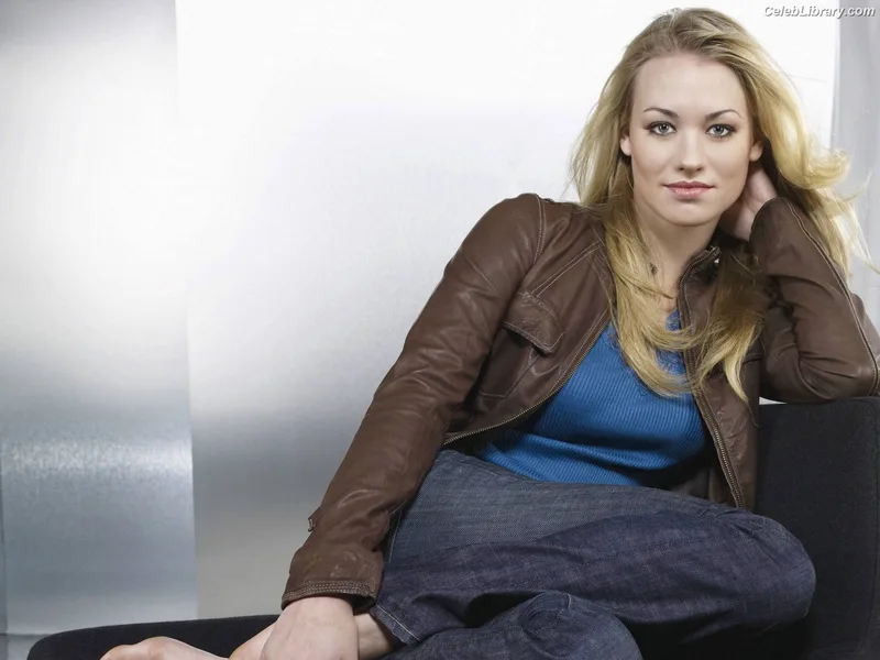 Yvonne Strahovski photo 23 of 408