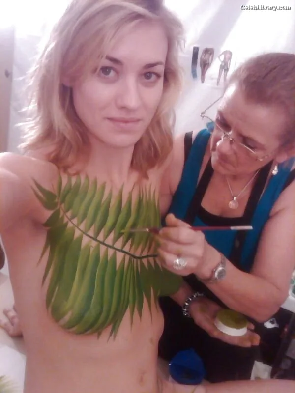 Yvonne Strahovski photo 4 of 408