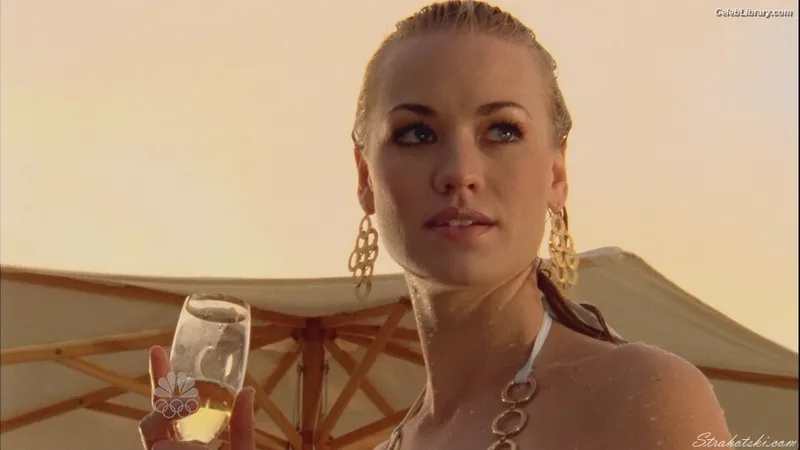 Yvonne Strahovski photo 8 of 408