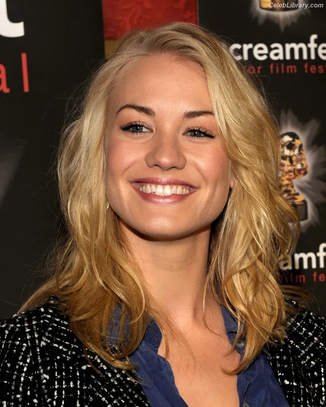 Yvonne Strahovski photo 23 of 408