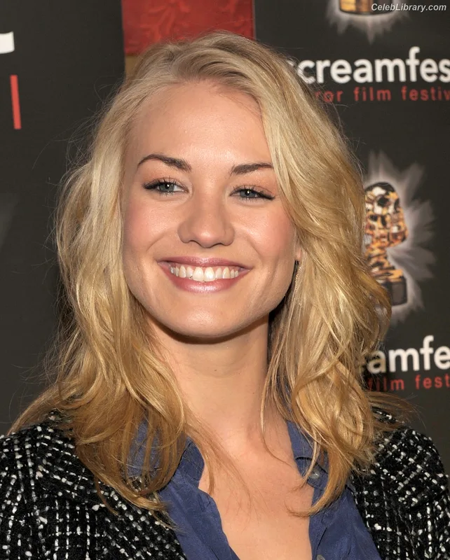 Yvonne Strahovski photo 2 of 408