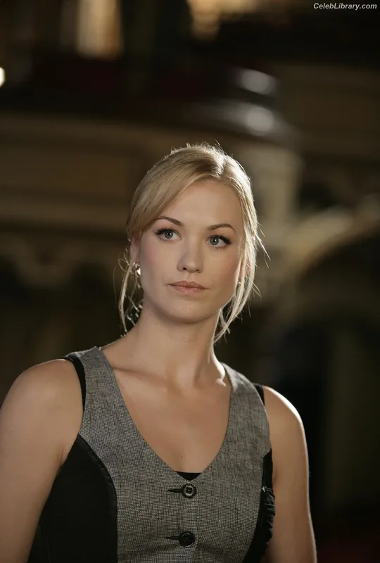 Yvonne Strahovski photo 15 of 408