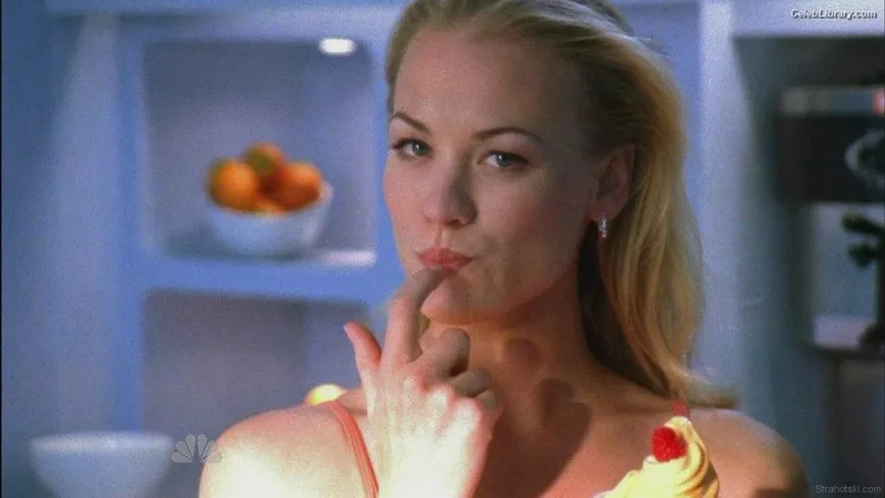 Yvonne Strahovski photo 16 of 408