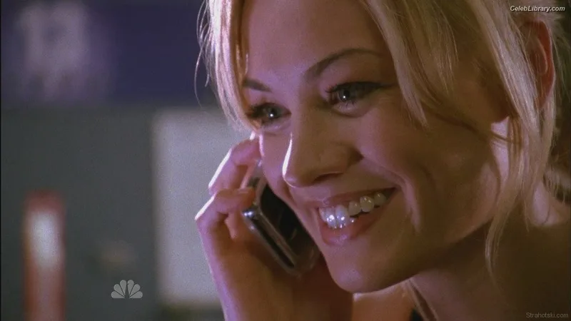 Yvonne Strahovski photo 17 of 408
