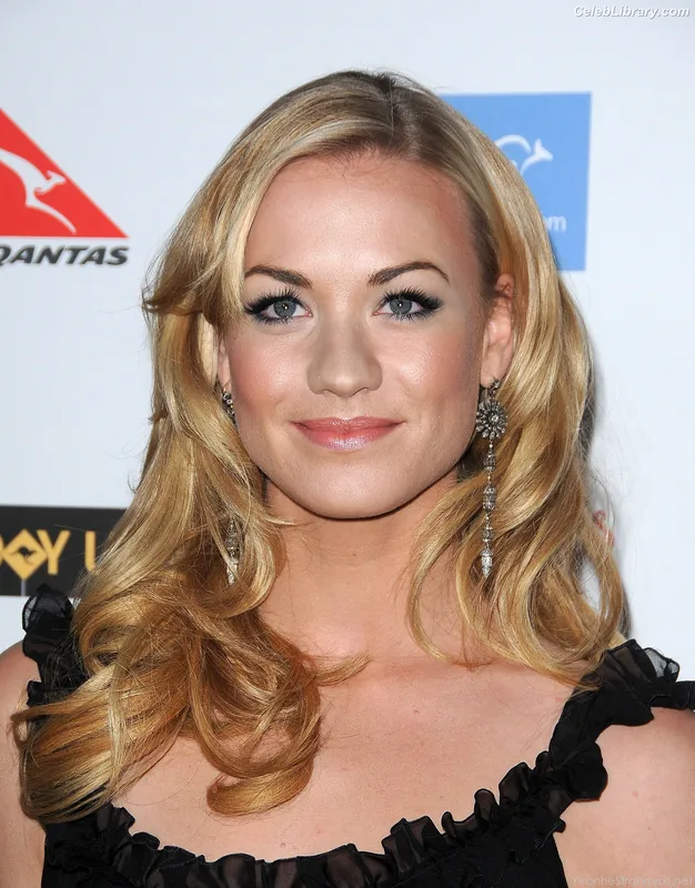Yvonne Strahovski photo 2 of 408