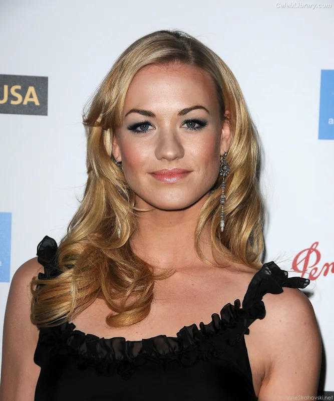Yvonne Strahovski photo 3 of 408