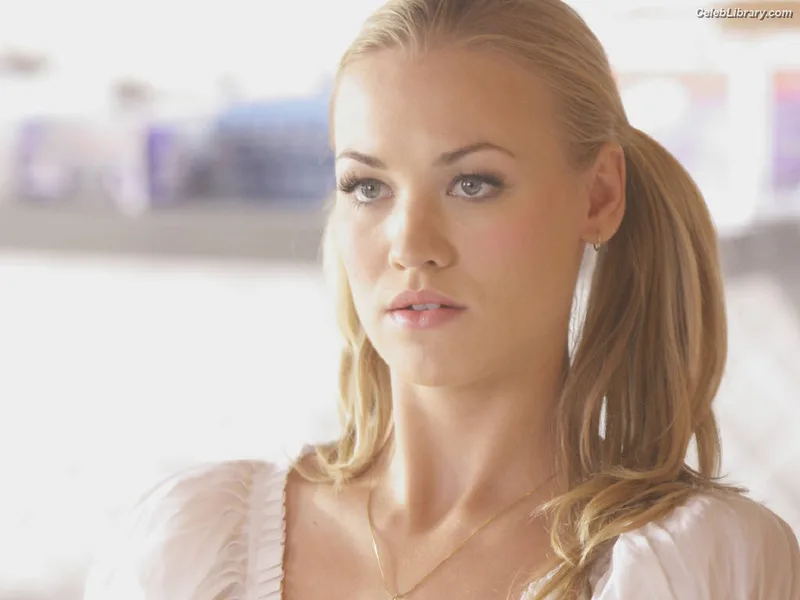 Yvonne Strahovski photo 9 of 408