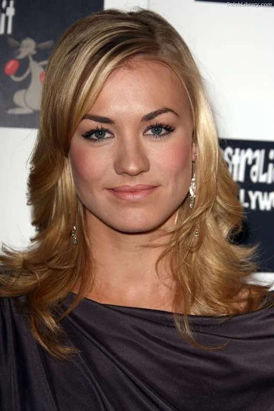 Yvonne Strahovski photo 12 of 408