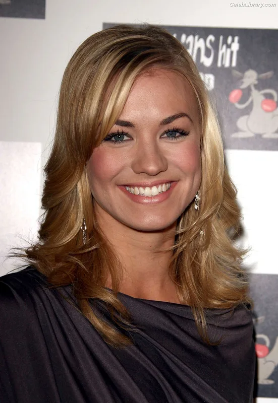 Yvonne Strahovski photo 13 of 408