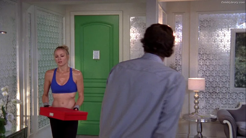 Yvonne Strahovski photo 6 of 408