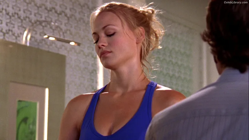 Yvonne Strahovski photo 11 of 408