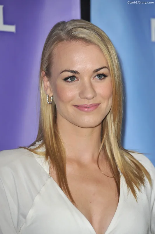 Yvonne Strahovski photo 20 of 408