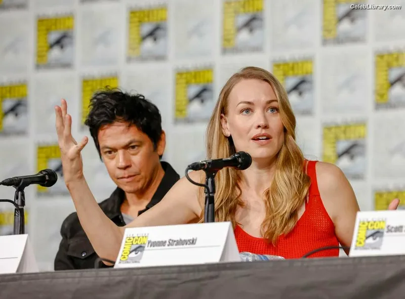 Yvonne Strahovski photo 24 of 408
