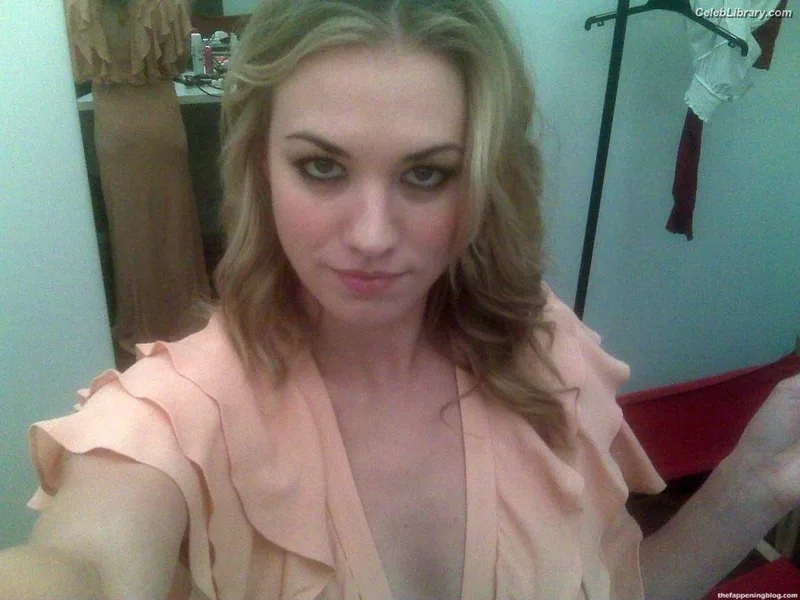 Yvonne Strahovski photo 11 of 408