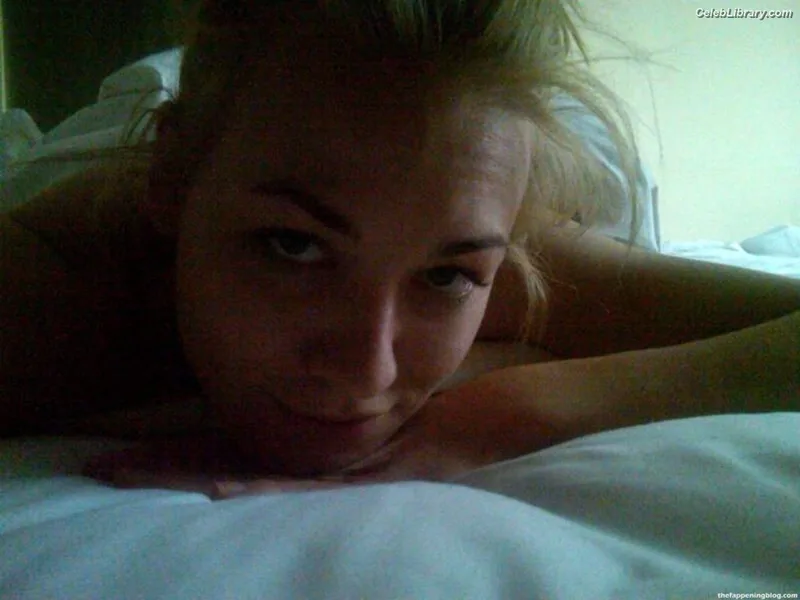 Yvonne Strahovski photo 12 of 408
