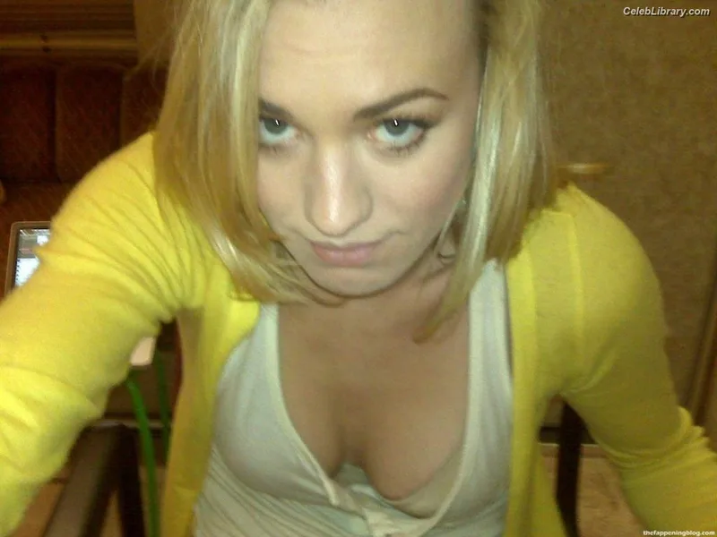 Yvonne Strahovski photo 20 of 408