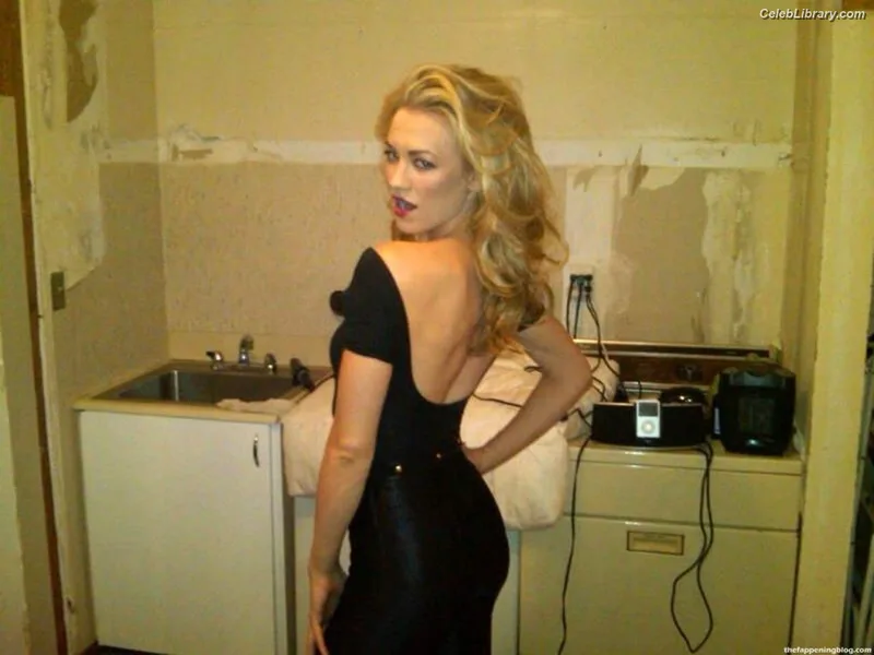 Yvonne Strahovski photo 21 of 408