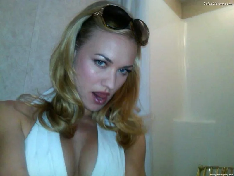Yvonne Strahovski photo 24 of 408