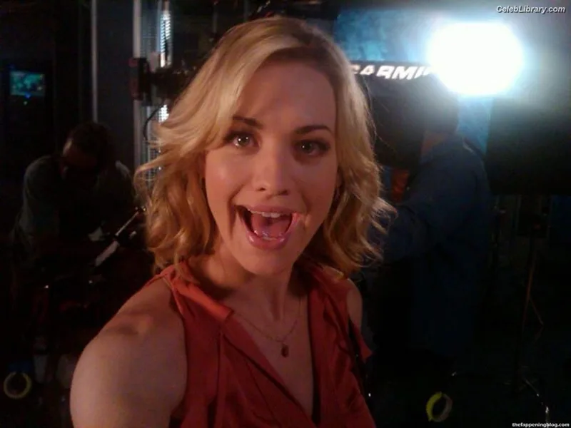 Yvonne Strahovski photo 9 of 408