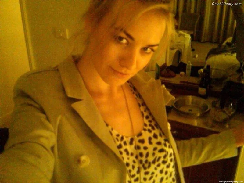 Yvonne Strahovski photo 10 of 408